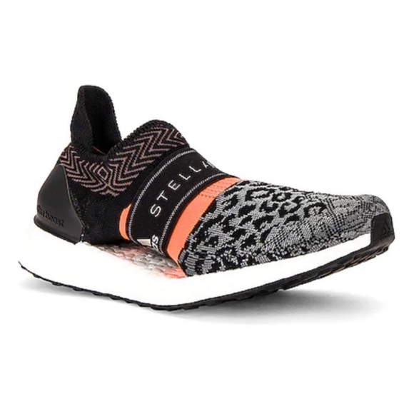 Adidas by Stella McCartney Ultraboost 3D Knit Sneaker in Black